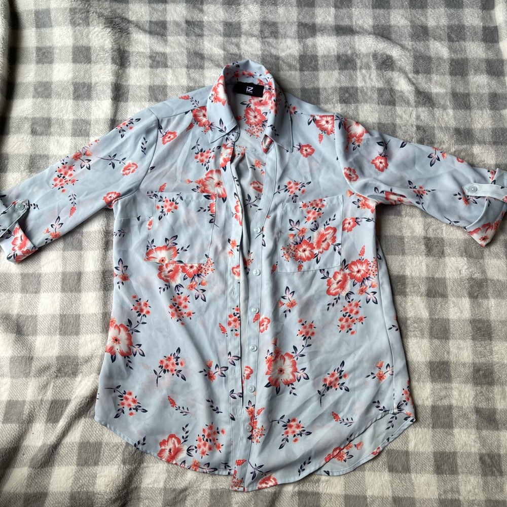 Never Worn Floral 3/4 Sleeve Button-up